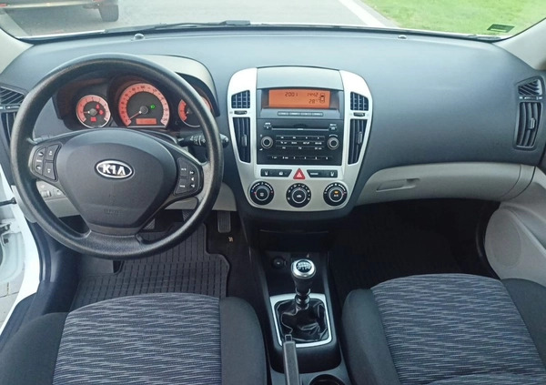 Kia Ceed cena 19800 przebieg: 157000, rok produkcji 2008 z Białobrzegi małe 254